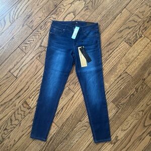 NWT - 1822 Denim - Skinny Jeans - Size 30